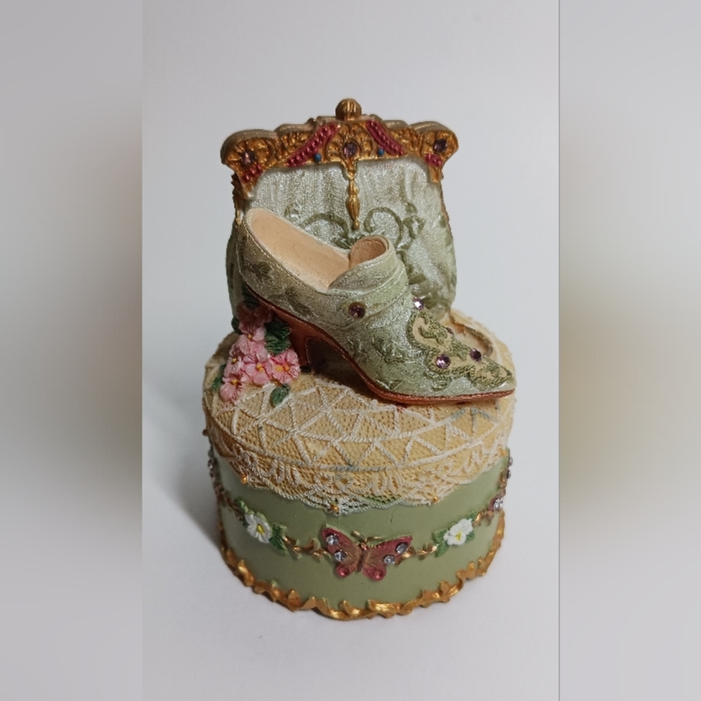 Popular Imports Inc. Music Box Memory(from Cats) 2000 Plays Somewhere In Time